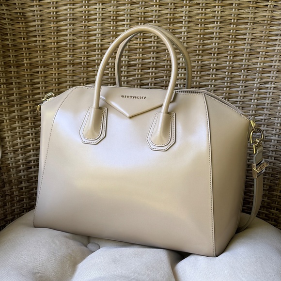 Givenchy Antigona Smooth Calf Leather Satchel In Natural Beige Size Medium - Picture 1 of 6